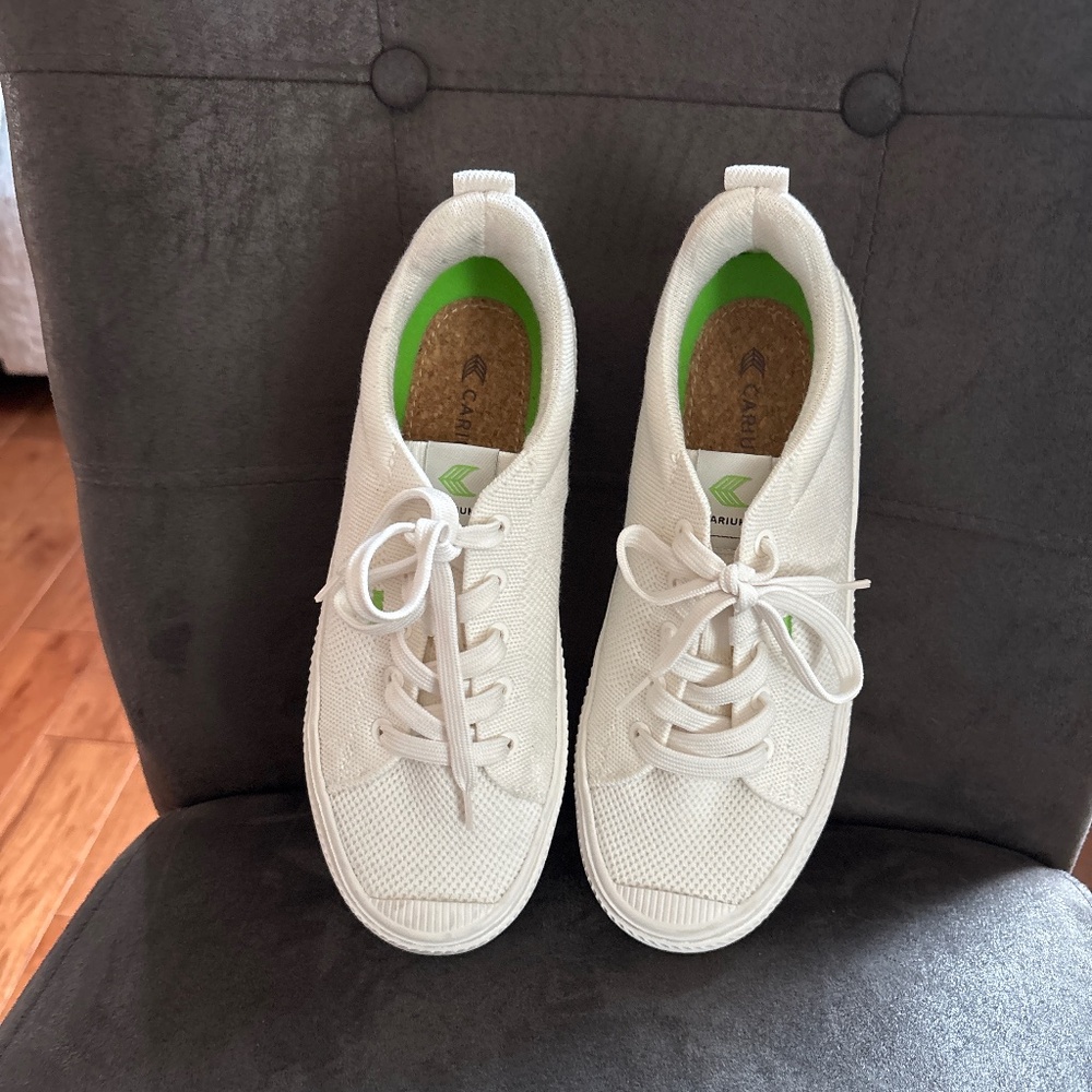 Cariuma Sneakers Size 6.5M women’s HS5 Off White Knit